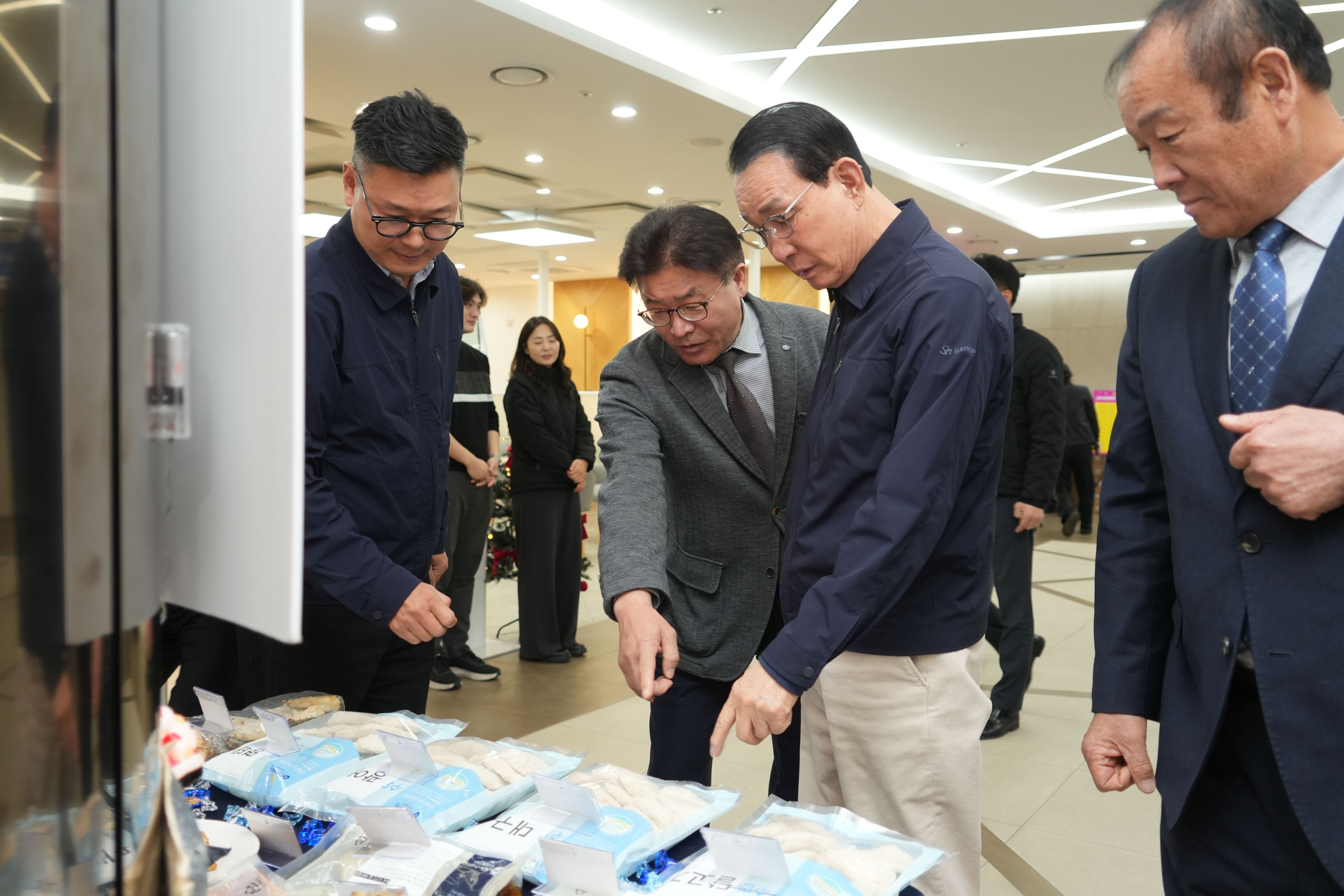 20251203 광어 신상품 출시기념 시식행사 (2).jpg 첨부 이미지