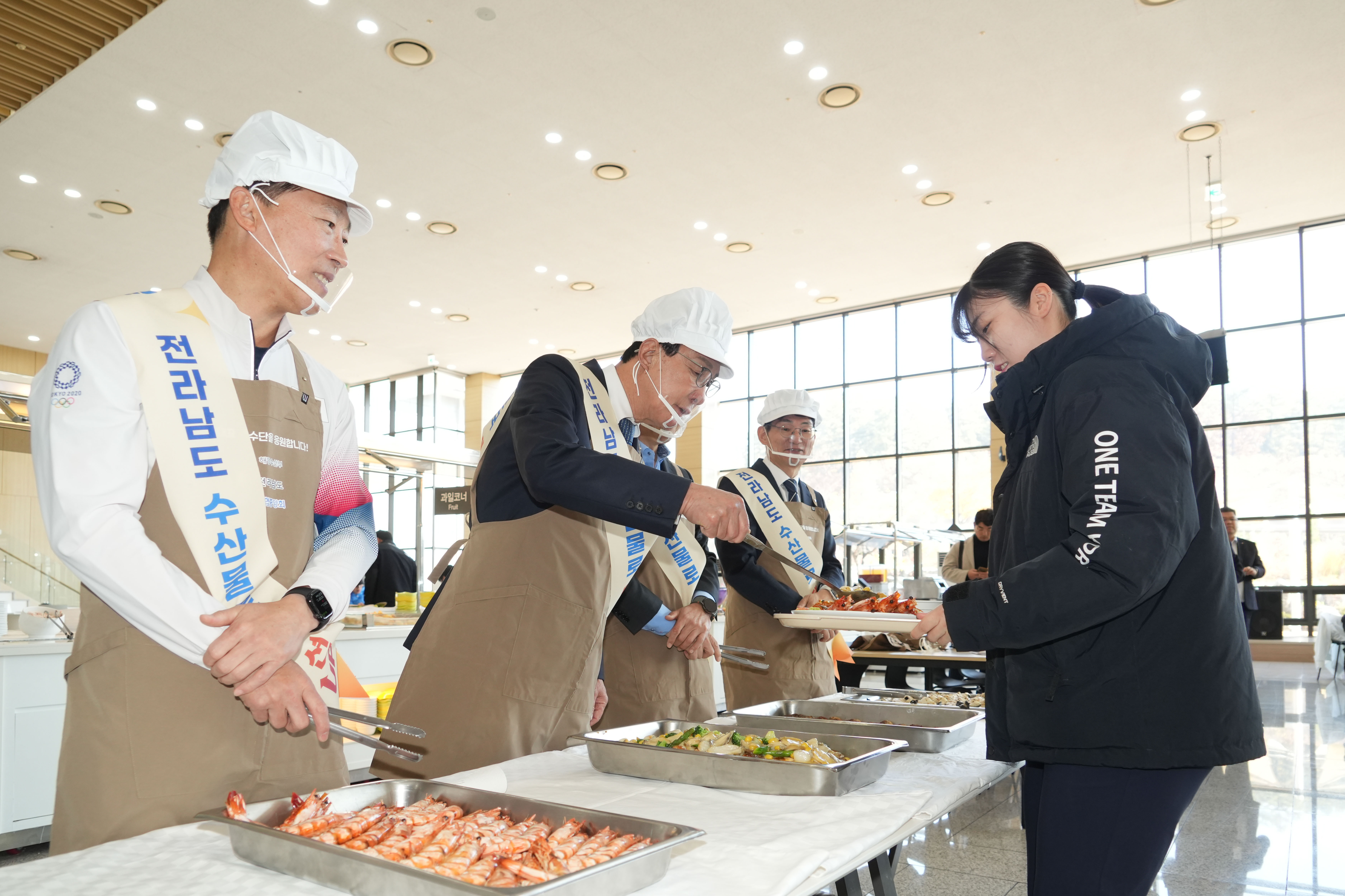 20251112 국가대표 선수촌 수산물 홍보대사 대표이미지